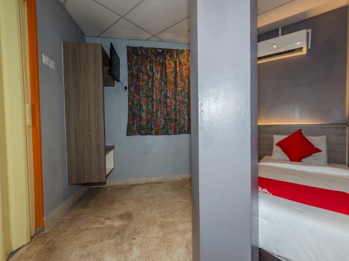 Oyo 1088 Yellow Mansion Banda Kaba Hotel Malacca エクステリア 写真