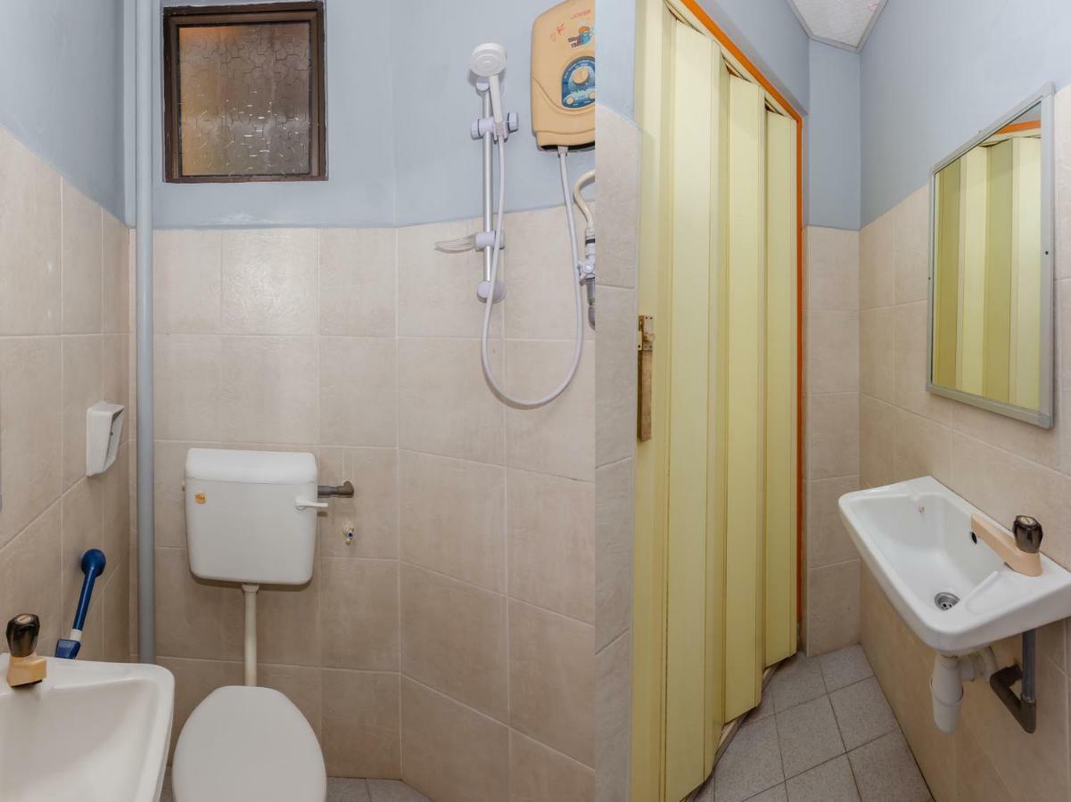 Oyo 1088 Yellow Mansion Banda Kaba Hotel Malacca エクステリア 写真