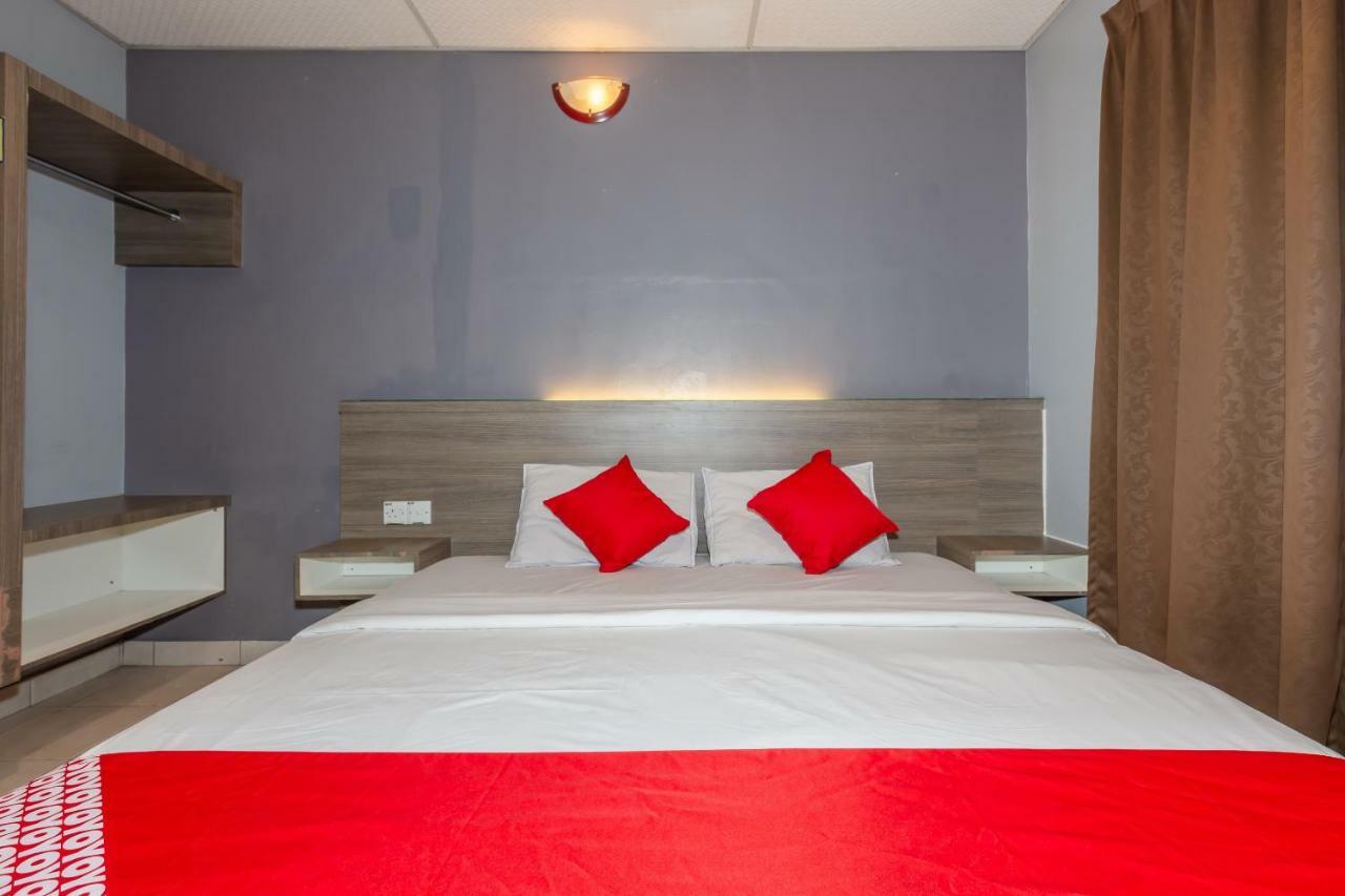 Oyo 1088 Yellow Mansion Banda Kaba Hotel Malacca エクステリア 写真