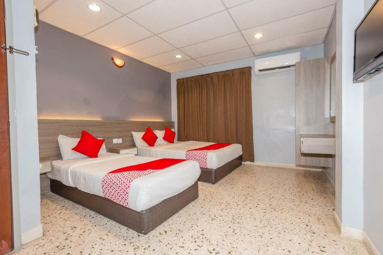 Oyo 1088 Yellow Mansion Banda Kaba Hotel Malacca エクステリア 写真