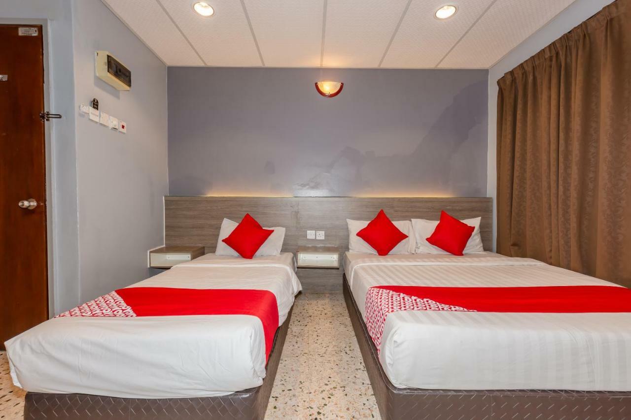 Oyo 1088 Yellow Mansion Banda Kaba Hotel Malacca エクステリア 写真