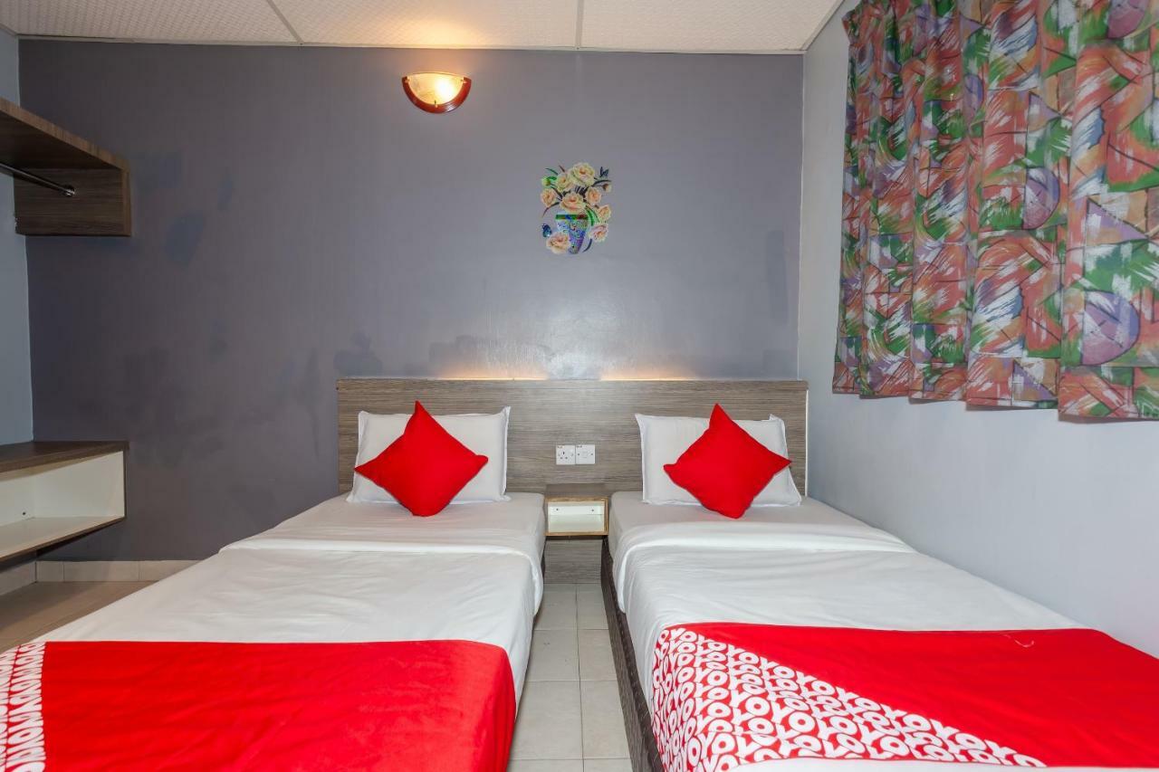 Oyo 1088 Yellow Mansion Banda Kaba Hotel Malacca エクステリア 写真