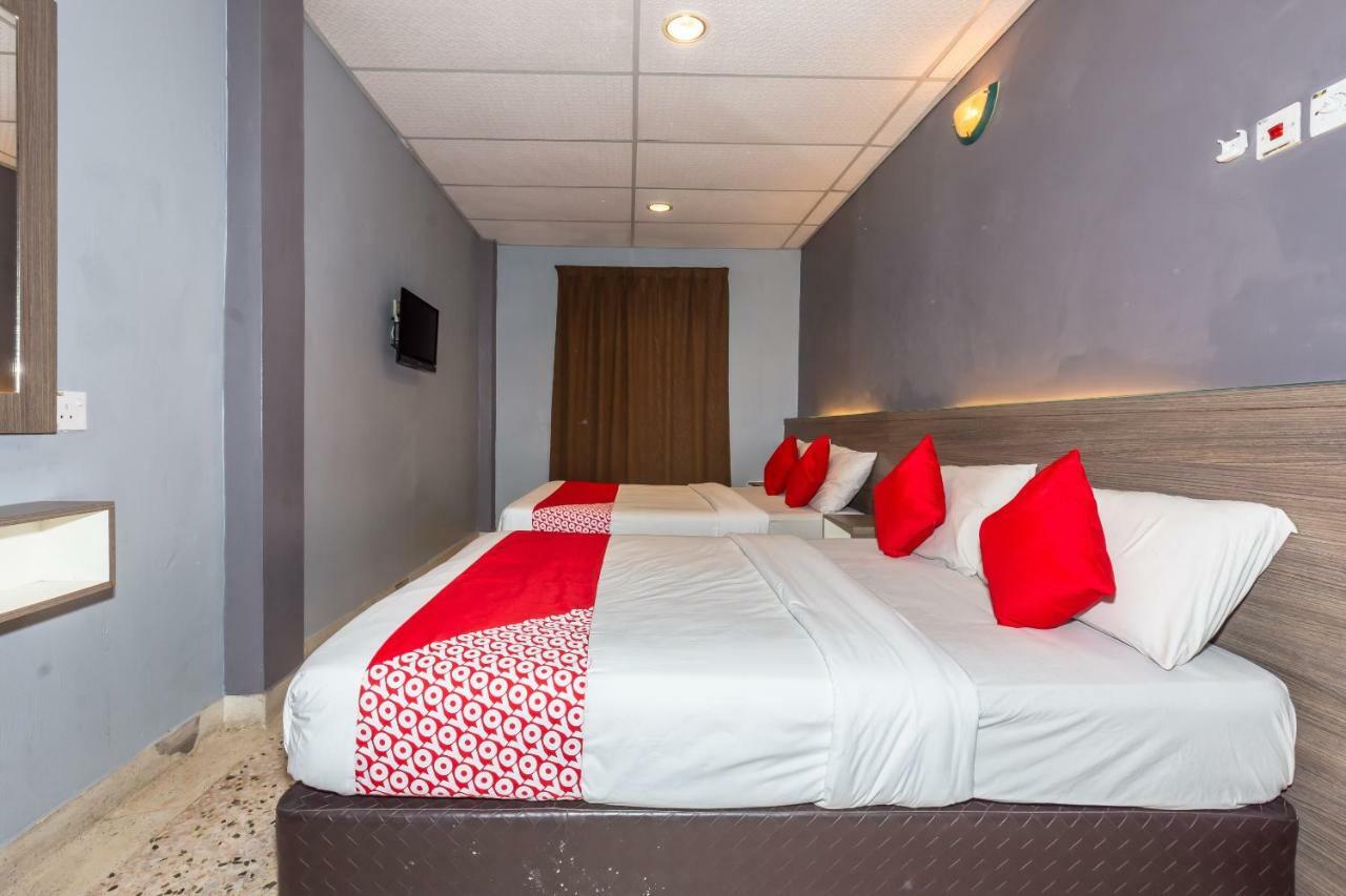 Oyo 1088 Yellow Mansion Banda Kaba Hotel Malacca エクステリア 写真